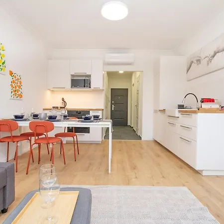 Sunny&spacious 2br-2b In The Heart Of Buda Apartamento Budapest