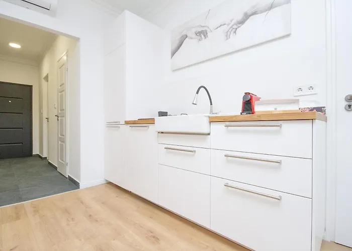 Sunny&spacious 2br-2b In The Heart Of Buda Budapest