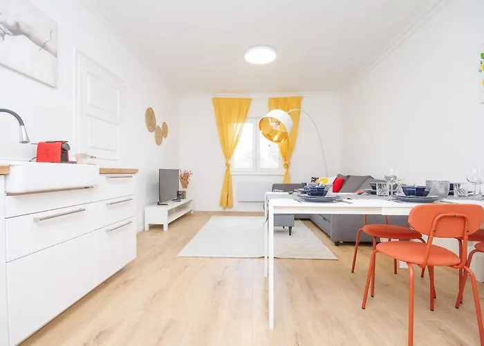 Sunny&spacious 2br-2b In The Heart Of Buda Apartman *