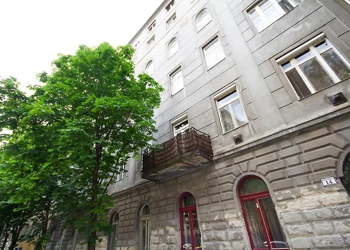 Sunny&spacious 2br-2b In The Heart Of Buda Apartman *