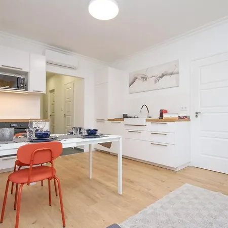 Sunny&spacious 2br-2b In The Heart Of Buda דירה בודפשט