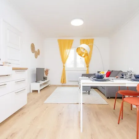 Sunny&spacious 2br-2b In The Heart Of Buda דירה *