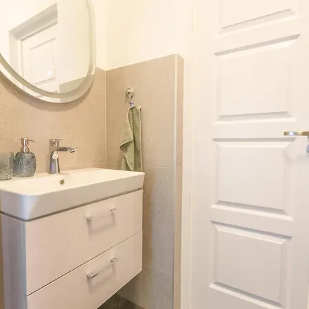 Sunny&spacious 2br-2b In The Heart Of Buda *