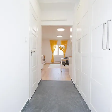 Sunny&spacious 2br-2b In The Heart Of Buda * בודפשט